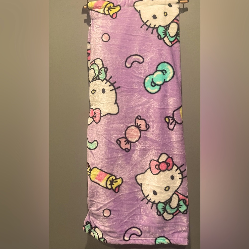 Hello kitty throw blanket